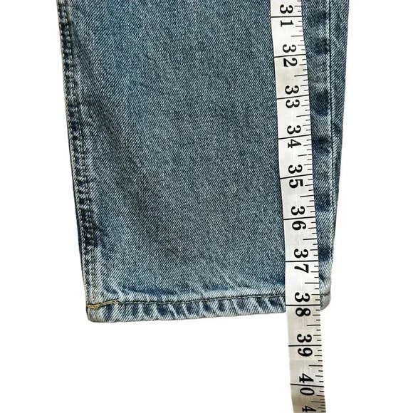 H&M - Straight Leg - High Waisted Mom Jean - Picture 5 of 9